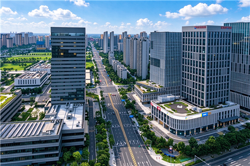 开展资本化市场探索,完成股份制改造,更名为江苏龙控城悦服务管理股份有限公司。 成立常州龙荟保安服务有限公司,开拓安保服务市场。